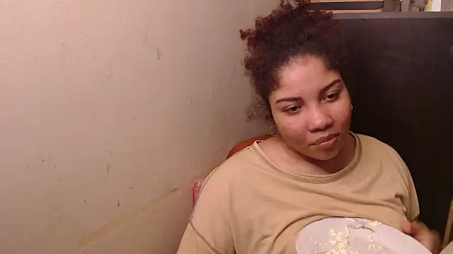 Snapshot of madelene chatting on November 4, 2025, 1:59 am madelene online show from November 4, 2025, 1:59 am