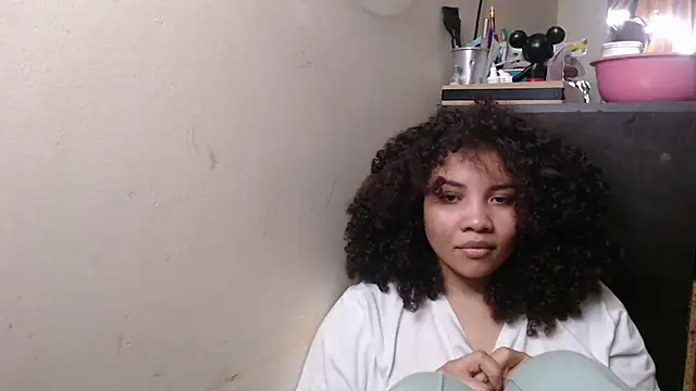 Snapshot of madelene chatting on November 5, 2025, 2:44 am madelene online show from November 5, 2025, 2:44 am