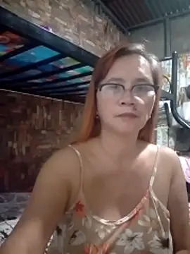 SexyHottMom online show from April 28, 2026, 8:14 pm