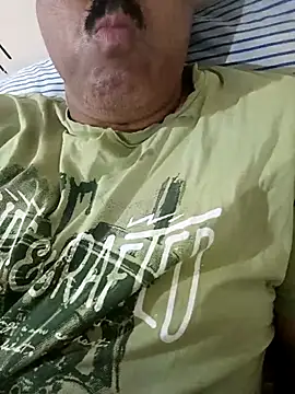 moonflower25 online show from November 1, 2025, 1:40 am