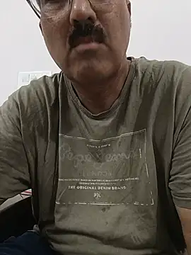 Snapshot of moonflower25 chatting on July 28, 2026, 1:43 pm moonflower25 online show from July 28, 2026, 1:43 pm