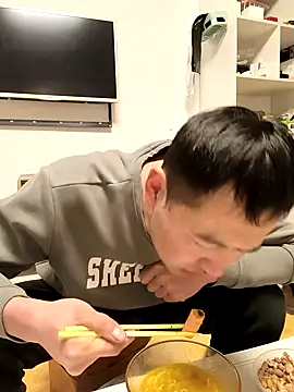 huanhuanaaaaa online show from December 15, 2025, 5:17 pm