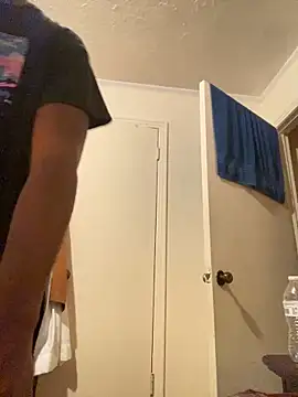 Snapshot of ThickDic28 chatting on October 20, 2025, 1:17 am ThickDic28 online show from October 20, 2025, 1:17 am