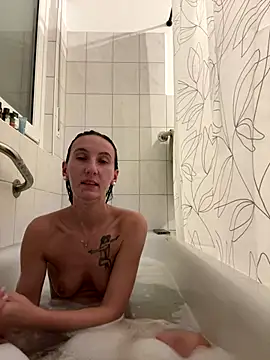 Snapshot of Emilia_Mausi chatting on December 16, 2025, 8:14 pm Emilia Mausi online show from December 16, 2025, 8:14 pm