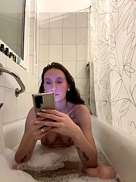 Snapshot of Emilia_Mausi chatting on December 21, 2025, 7:43 pm Emilia Mausi online show from December 21, 2025, 7:43 pm