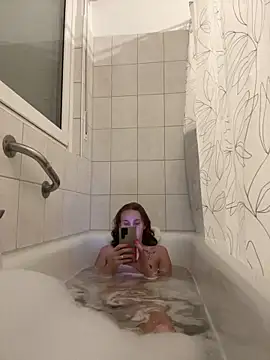 Snapshot of Emilia_Mausi chatting on January 6, 2026, 7:28 pm Emilia Mausi online show from January 6, 2026, 7:28 pm