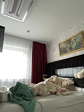 Snapshot of Emilia_Mausi chatting on March 25, 2026, 12:33 pm Emilia Mausi online show from March 25, 2026, 12:33 pm