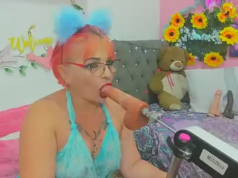 Yeny hot  online show from April 7, 2026, 4:35 am