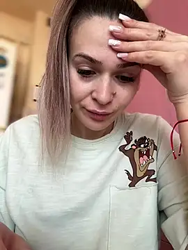 iSelena online show from March 10, 2026, 8:19 am