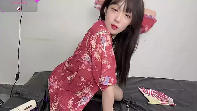 Snapshot of Yaya--728 chatting on October 31, 2025, 10:27 am Yaya--728 online show from October 31, 2025, 10:27 am