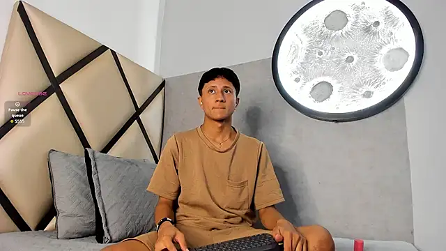 Snapshot of _Leohot_ chatting on September 11, 2025, 3:17 am Leohot online show from September 11, 2025, 3:17 am