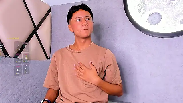 Snapshot of _Leohot_ chatting on September 19, 2025, 3:30 am Leohot online show from September 19, 2025, 3:30 am