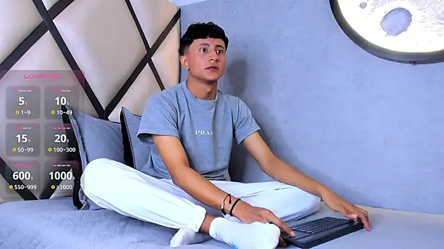 Snapshot of _Leohot_ chatting on September 25, 2025, 3:32 am Leohot online show from September 25, 2025, 3:32 am