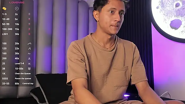 Snapshot of _Leohot_ chatting on October 22, 2025, 3:18 am Leohot online show from October 22, 2025, 3:18 am