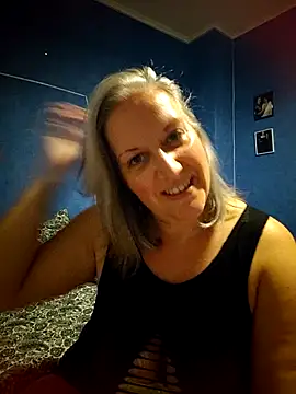 Feelineducentre online show from September 21, 2025, 8:10 pm