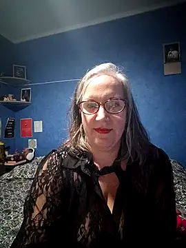 Feelineducentre online show from November 3, 2025, 9:05 pm