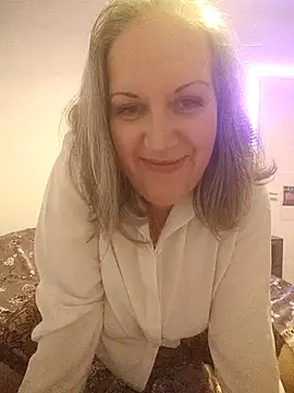 Feelineducentre online show from November 27, 2025, 8:44 pm