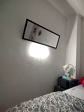 Feelineducentre online show from March 17, 2026, 6:33 pm