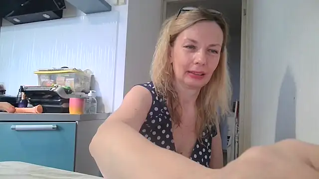 Sweetmurrr online show from June 14, 2026, 2:35 am
