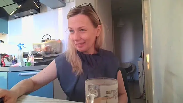 Snapshot of Sweetmurrr chatting on June 22, 2026, 1:40 am Sweetmurrr online show from June 22, 2026, 1:40 am