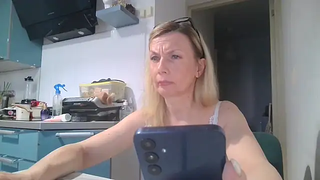 Snapshot of Sweetmurrr chatting on June 24, 2026, 12:53 am Sweetmurrr online show from June 24, 2026, 12:53 am