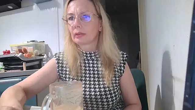 Snapshot of Sweetmurrr chatting on July 14, 2026, 12:35 am Sweetmurrr online show from July 14, 2026, 12:35 am