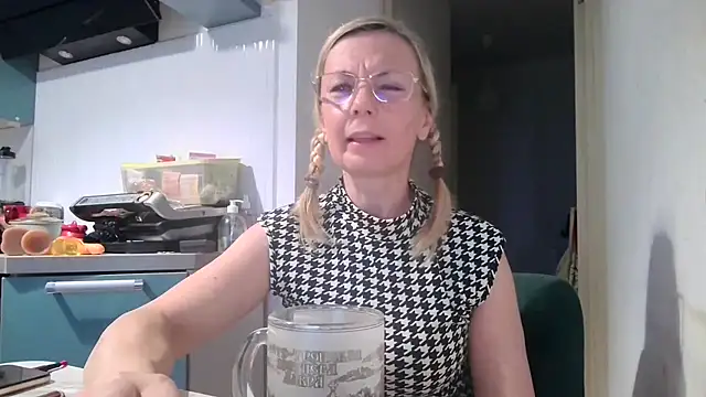 Snapshot of Sweetmurrr chatting on August 1, 2026, 1:38 am Sweetmurrr online show from August 1, 2026, 1:38 am