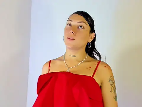 Megan Gil  online show from September 9, 2025, 4:28 pm