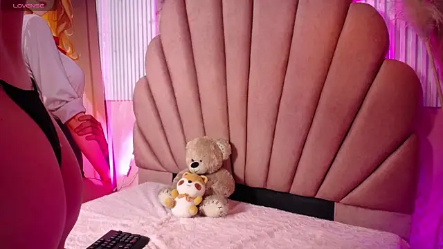 Snapshot of Pink_Suni chatting on October 30, 2025, 6:52 pm Pink Suni online show from October 30, 2025, 6:52 pm