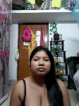 Snapshot of Redchery chatting on August 3, 2026, 5:27 pm Redchery online show from August 3, 2026, 5:27 pm
