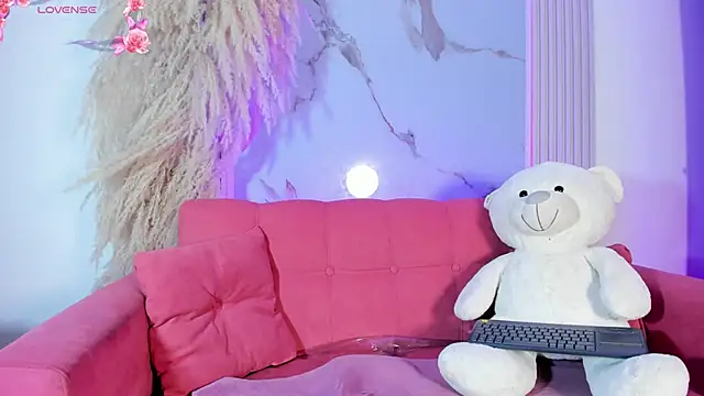 Snapshot of ivonyMiller chatting on November 5, 2025, 8:53 pm ivonyMiller online show from November 5, 2025, 8:53 pm