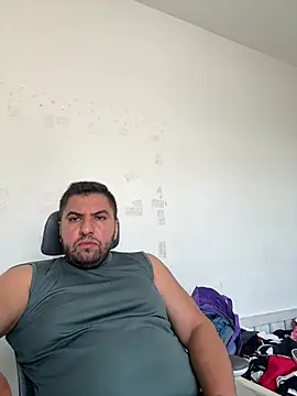 Snapshot of raulgzz4 chatting on July 21, 2026, 4:42 pm raulgzz4 online show from July 21, 2026, 4:42 pm