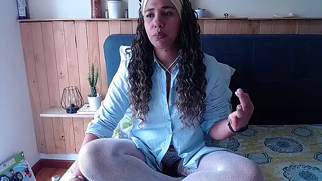 Snapshot of IVONNE_COLLINS33 chatting on September 20, 2025, 1:34 pm IVONNE COLLINS33 online show from September 20, 2025, 1:34 pm