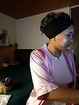 IVONNE COLLINS33 online show from December 4, 2025, 10:24 am