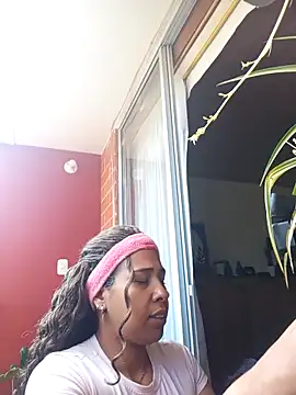 IVONNE COLLINS33 online show from December 5, 2025, 2:58 pm