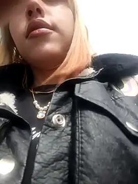 Snapshot of zohet_kriss chatting on October 7, 2025, 1:52 pm zohet kriss online show from October 7, 2025, 1:52 pm