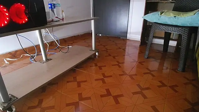 LADY-IN-BLACK online show from November 10, 2025, 4:28 pm