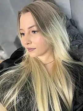 Snapshot of Amy_mit chatting on October 19, 2025, 11:22 am Amy mit online show from October 19, 2025, 11:22 am