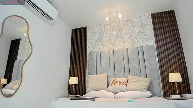 Snapshot of Miagomezx chatting on October 24, 2025, 6:26 pm Miagomezx online show from October 24, 2025, 6:26 pm