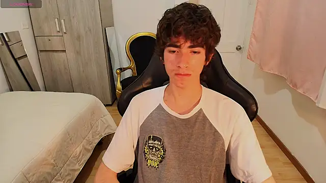 Nude Boy18 online show from September 15, 2025, 2:55 am