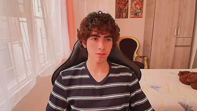 Nude Boy18 online show from October 21, 2025, 8:53 pm