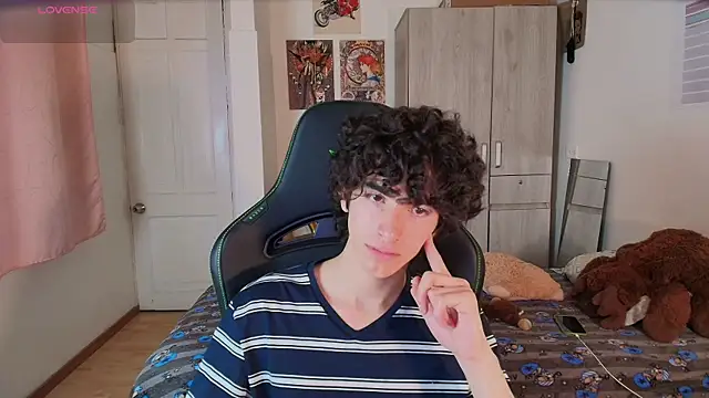 Nude Boy18 online show from April 22, 2026, 11:23 am