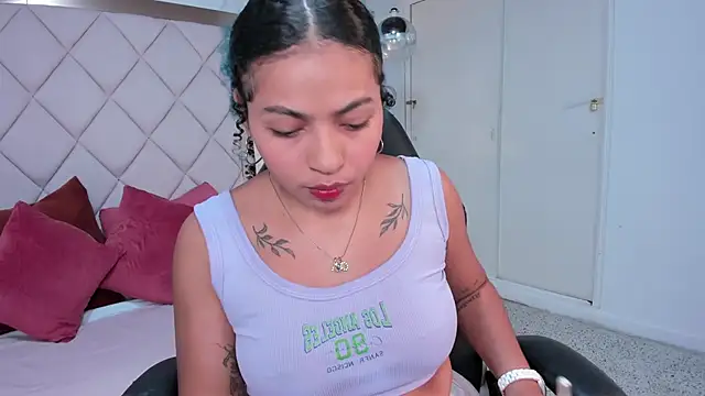 momo ayasse online show from December 2, 2025, 9:54 pm