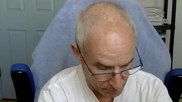 Snapshot of funone1999 chatting on September 9, 2025, 10:42 pm funone1999 online show from September 9, 2025, 10:42 pm