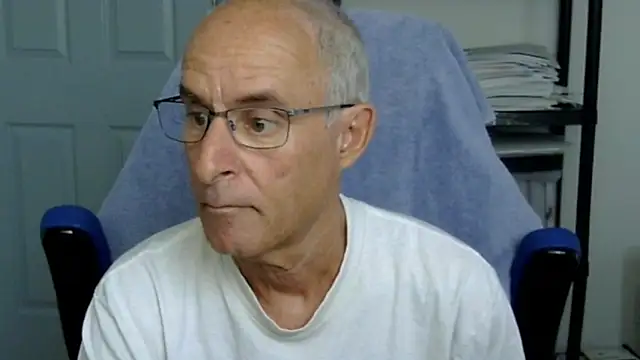 Snapshot of funone1999 chatting on September 13, 2025, 3:45 pm funone1999 online show from September 13, 2025, 3:45 pm