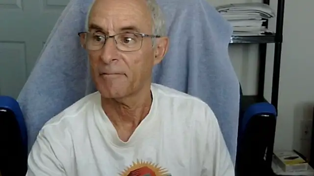 Snapshot of funone1999 chatting on October 14, 2025, 8:31 pm funone1999 online show from October 14, 2025, 8:31 pm