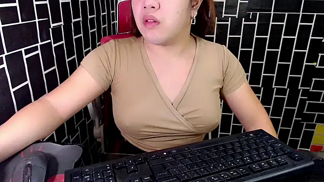 Snapshot of xUrDreamSlutWhore chatting on September 13, 2025, 4:40 pm xUrDreamSlutWhore online show from September 13, 2025, 4:40 pm