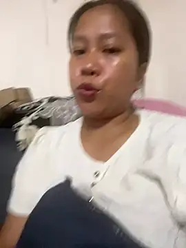 Snapshot of Pilipinalyn23 chatting on July 26, 2026, 10:44 am Pilipinalyn23 online show from July 26, 2026, 10:44 am