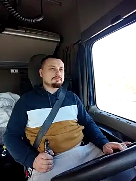 Amberdual online show from March 6, 2026, 10:56 am