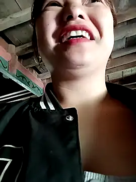 XoiXoi232 online show from October 10, 2025, 3:38 am